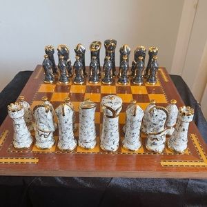 ♟️♟️VINTAGE Chest set Handmade ceramic 24 caret gold gilding on all pieces hand